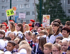 Мэр Олег Имамеев побывал на линейках в нескольких городских школах