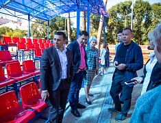 Мэр Олег Имамеев оценил ход работ на стадионе Алексеевской гимназии