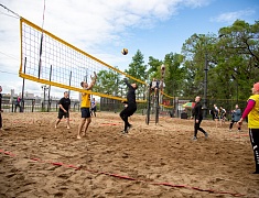 Турнир по пляжному волейболу с участием ветеранов СВО прошел в Благовещенске
