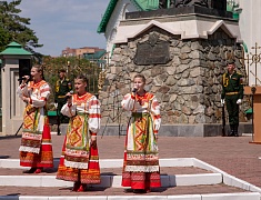 В день города прошли торжественные церемонии возложения цветов