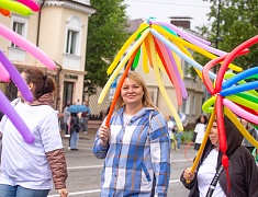 Шествие трудовых коллективов отгремело в Благовещенске!