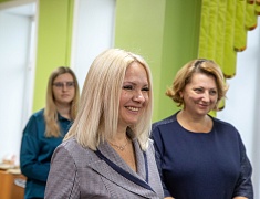Заместитель мэра Виктория Хопатько оценила результаты работы корпоративных программ в школах и детских садах Благовещенска