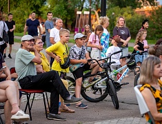 В парке Дружбы прошел первый семейный фестиваль для любителей ловли