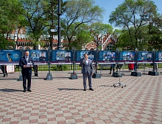 Мэр Благовещенска в День России вручил паспорта 13 юным благовещенцам