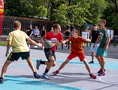 В День физкультурника в Благовещенске прошли соревнования "Оранжевый мяч"