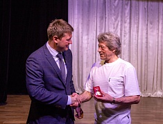 Знаки «50 лет Байкало-Амурской магистрали» вручили благовещенцам