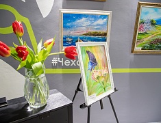 Выставка работ членов клуба «Живопись в третьем возрасте» Ассоциации пожилых людей открыла свои двери в «Чеховке»