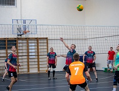 Сотрудники администрации Благовещенска, городской прокуратуры и депутаты сыграли в волейбол