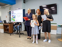 В областной библиотеке открыли выставку рисунков и подвели итоги конкурса «Нам дороги эти позабыть нельзя»