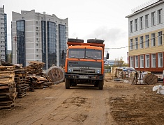 В новой школе в микрорайоне Благовещенска утепляют фасад и готовятся запускать тепло