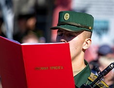 Благовещенские курсанты приняли воинскую присягу на плацу ДВОКУ