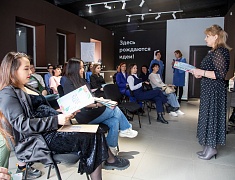 Беременным благовещенкам рассказали о пользе аэробики, о питании и воспитании