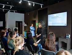 Беременным благовещенкам рассказали о пользе аэробики, о питании и воспитании