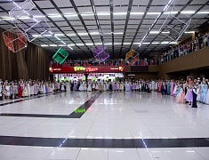 Больше 400 благовещенцев закружил кадетский бал