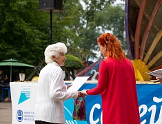 Мэр города Олег Имамеев поприветствовал старшее поколение на празднике в Горпарке