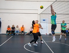 Сотрудники администрации Благовещенска, городской прокуратуры и депутаты сыграли в волейбол