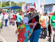 Забег «Я могу» собрал на стадионе «Юность» сотню ребят с ограниченными возможностями здоровья