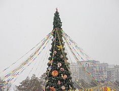 На площади Ленина и набережной Амура прошли народные гуляния в честь масленицы