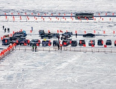 Автомобильные гонки в рамках Международного российско-китайского фестиваля зимних видов спорта