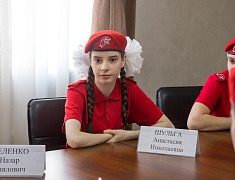 В Благовещенске чествовали известных благовещенцев — Елену Пастухову и Василия Семёнова. Они стали наставниками месяца