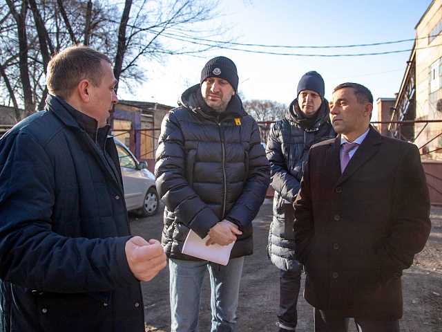 Мэр Благовещенска Олег Имамеев поручил ресурсоснабжающим организациям и «управляйкам» устранить порыв в коммуникации между диспетчерами