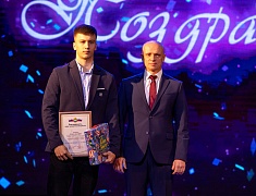 Одаренные дети Благовещенска получили стипендию мэра