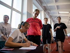 Чемпионат по легкой атлетике в Благовещенске посвятили выдающимся амурским тренерам 