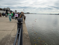 Акция "Цветы на воде"