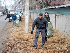 «Город берегу»: жители Благовещенска массово вышли на субботник