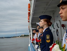 Акция "Цветы на воде"