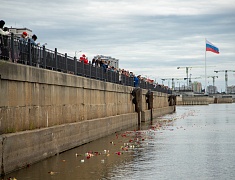 Акция "Цветы на воде"