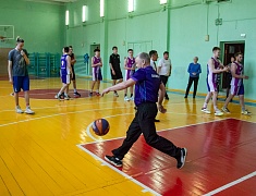 Мэр Благовещенска Олег Имамеев вручил награду "Наставник месяца"