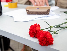 Больше 100 благовещенцев почтили память детей-жертв войны в Донбассе