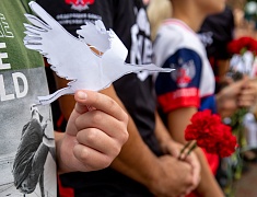 Больше 100 благовещенцев почтили память детей-жертв войны в Донбассе