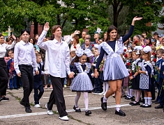 Мэр Олег Имамеев побывал на линейках в нескольких городских школах