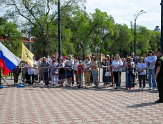 Мэр Благовещенска в День России вручил паспорта 13 юным благовещенцам