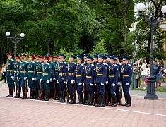 В День памяти и скорби благовещенцы возложили цветы к памятнику воинам-амурцам