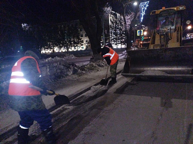 Очистка русла Бурхановки, уборка тротуаров и вывоз снега: на каких улицах поработает ГСТК сегодня?