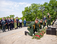 В день города прошли торжественные церемонии возложения цветов