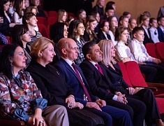 Одаренные дети Благовещенска получили стипендию мэра