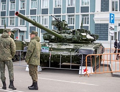 Выставка военной техники ДВОКУ в честь Дня Победы