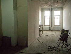 В новой школе в микрорайоне Благовещенска утепляют фасад и готовятся запускать тепло