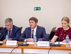 В рамках «АмурЭкспофорума‑2026» представители администрации Благовещенска встретились с делегациями городов Суйхуа, Хэйхэ и района Айхуэй