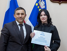 Мэр Благовещенска Олег Имамеев наградил победителей и участников конкурса «Город в праздничном наряде»