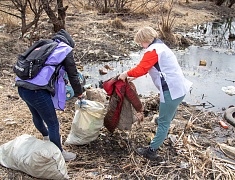 Мэр Благовещенска Олег Имамеев вместе с фан-клубом города очистил еще одну городскую территорию