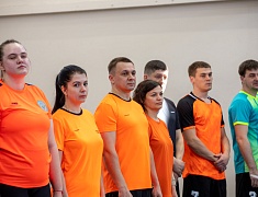 Сотрудники администрации Благовещенска, городской прокуратуры и депутаты сыграли в волейбол