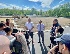 Рабочее совещание мэра Благовещенска Олега Имамеева по строительству умной спортивной площадки в Моховой пади