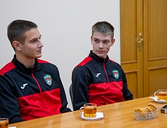 Встреча мэра Олега Имамеева с тренерским составом и футболистами ФК "Благовещенск"