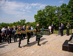 В день города прошли торжественные церемонии возложения цветов
