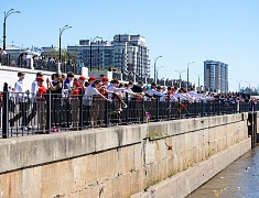 Главы Хэйхэ и Благовещенска возложили цветы на пограничной реке